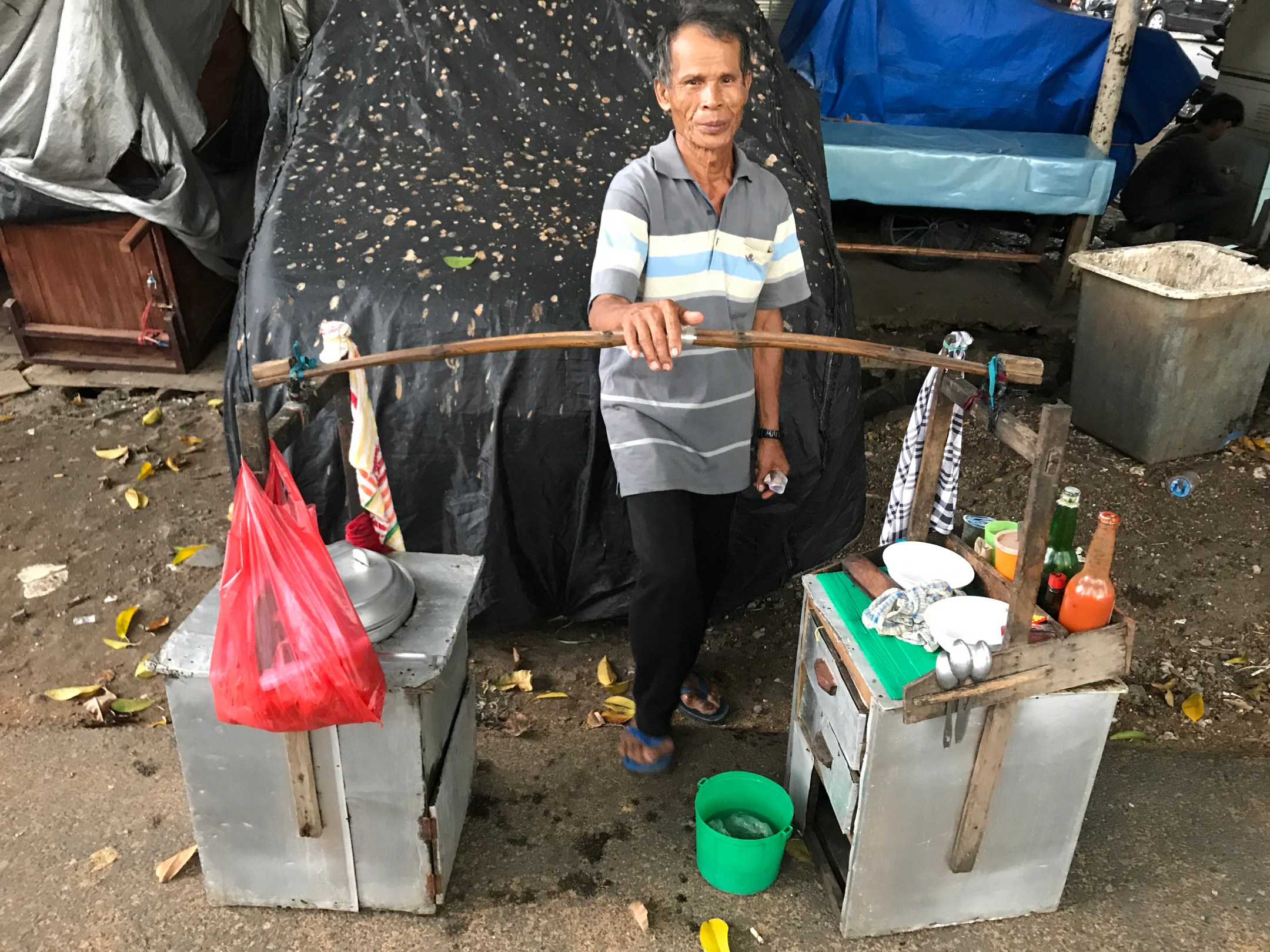 Indonesian street food vendor | "I shouldn't be eating this" | VincePerfetto.com